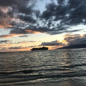 Meet your Posher, Kim HAPPY SHOPPING. 😍